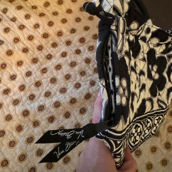 Vera Bradley Black White Boho Floral Side Pockets Drawstring Top Quilted Purse - Picture 5 of 14